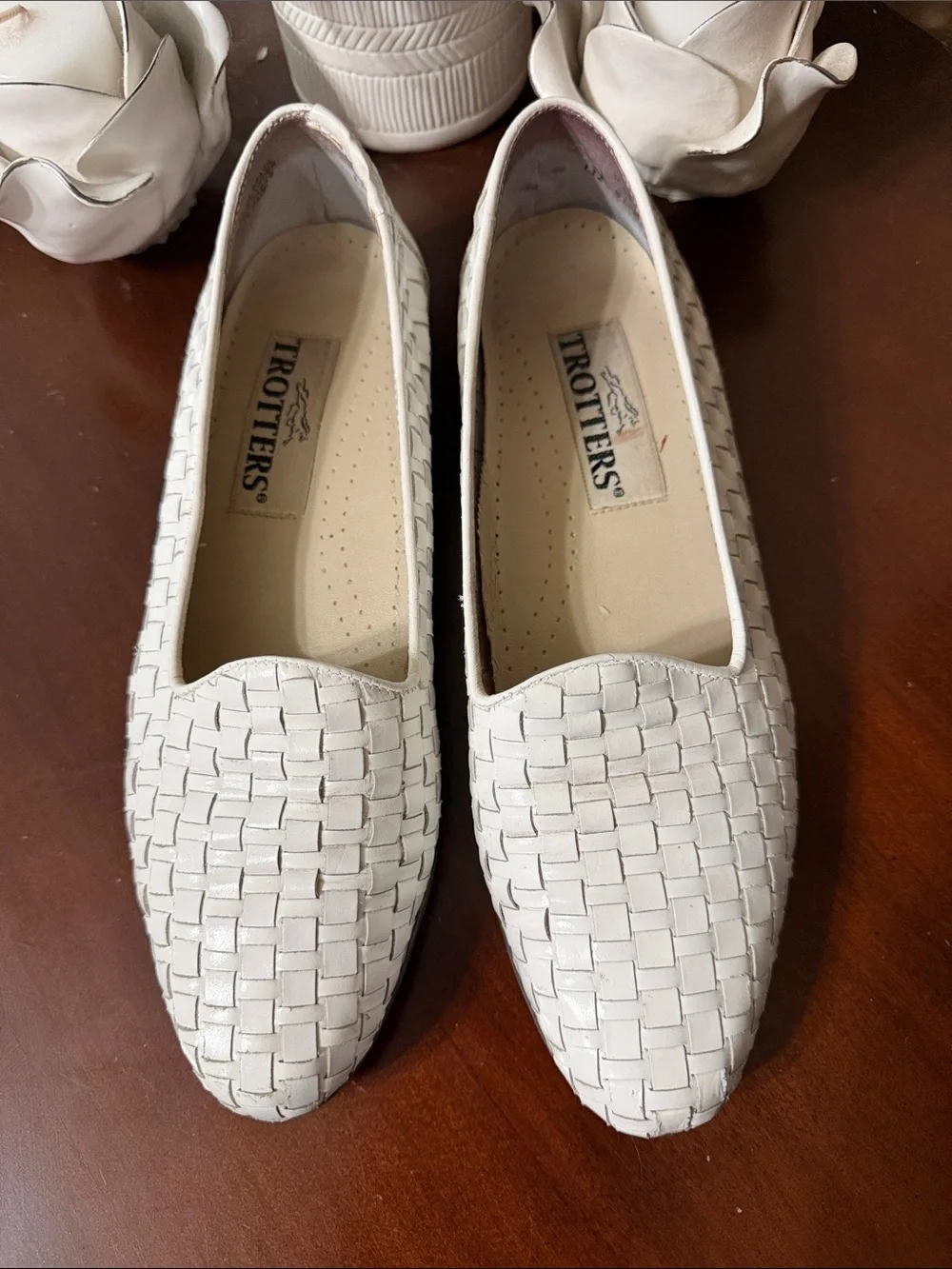 Trotters Size 7.5S (SLIM) Woven Leather Flats — Ivory White